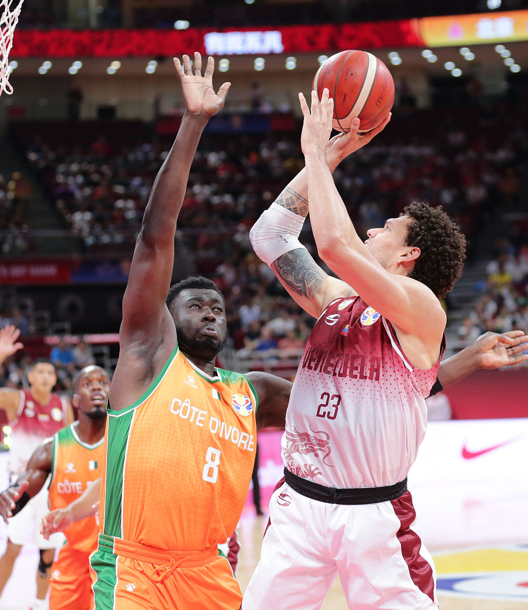 包含今晨欧篮联焦点战；里昂造点机会；压力陡增；年轻球员得到机会的词条